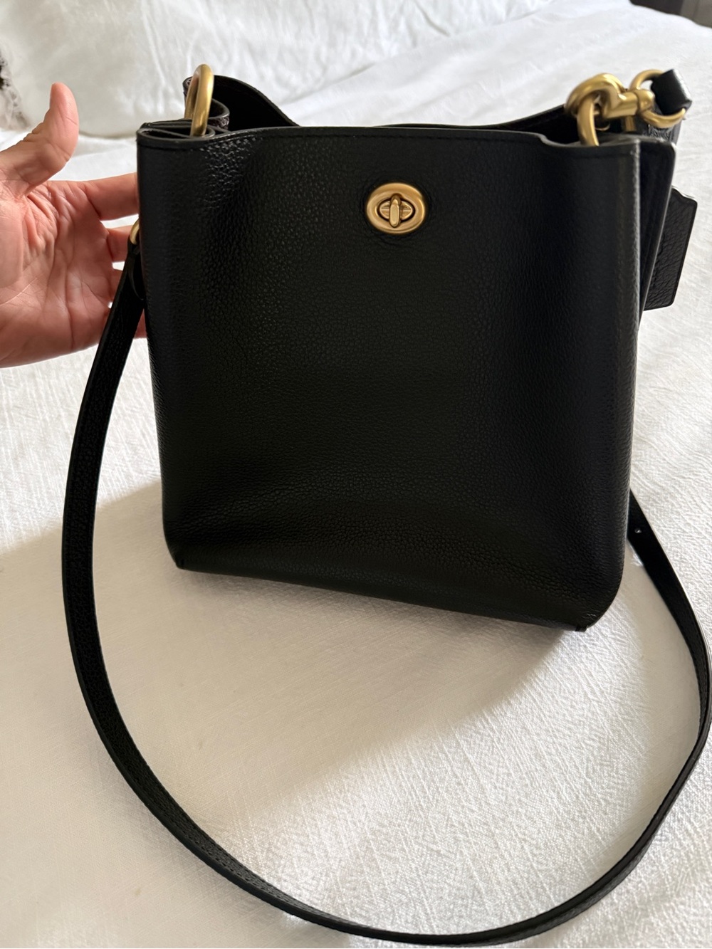 Classic Black Leather COACH Charlie 21 Bucket Shoulder Bag with Gold Turn-Lock - Picture 2 of 5